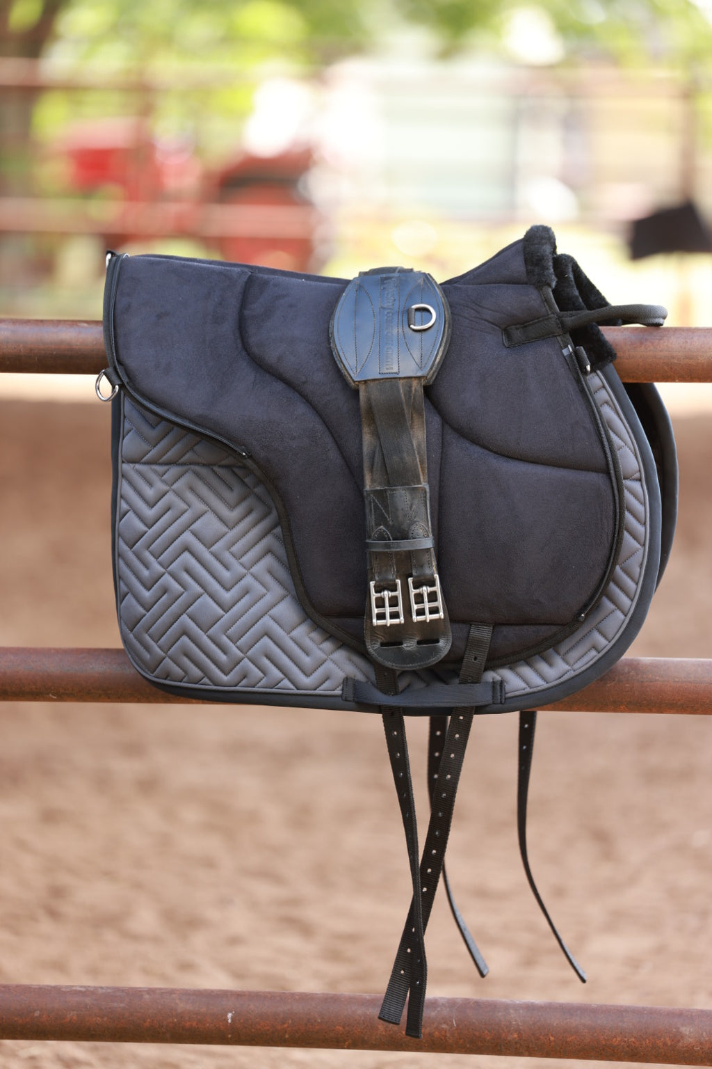 QHP Sensisoft Saddle Pad - Jump image 3