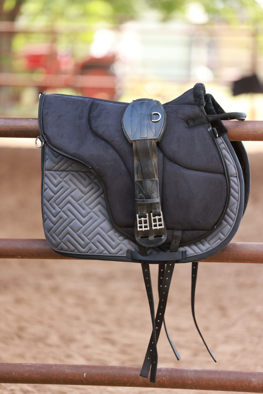 QHP Sensisoft Saddle Pad - Jump image 3